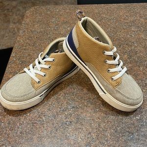 Canvas shoes